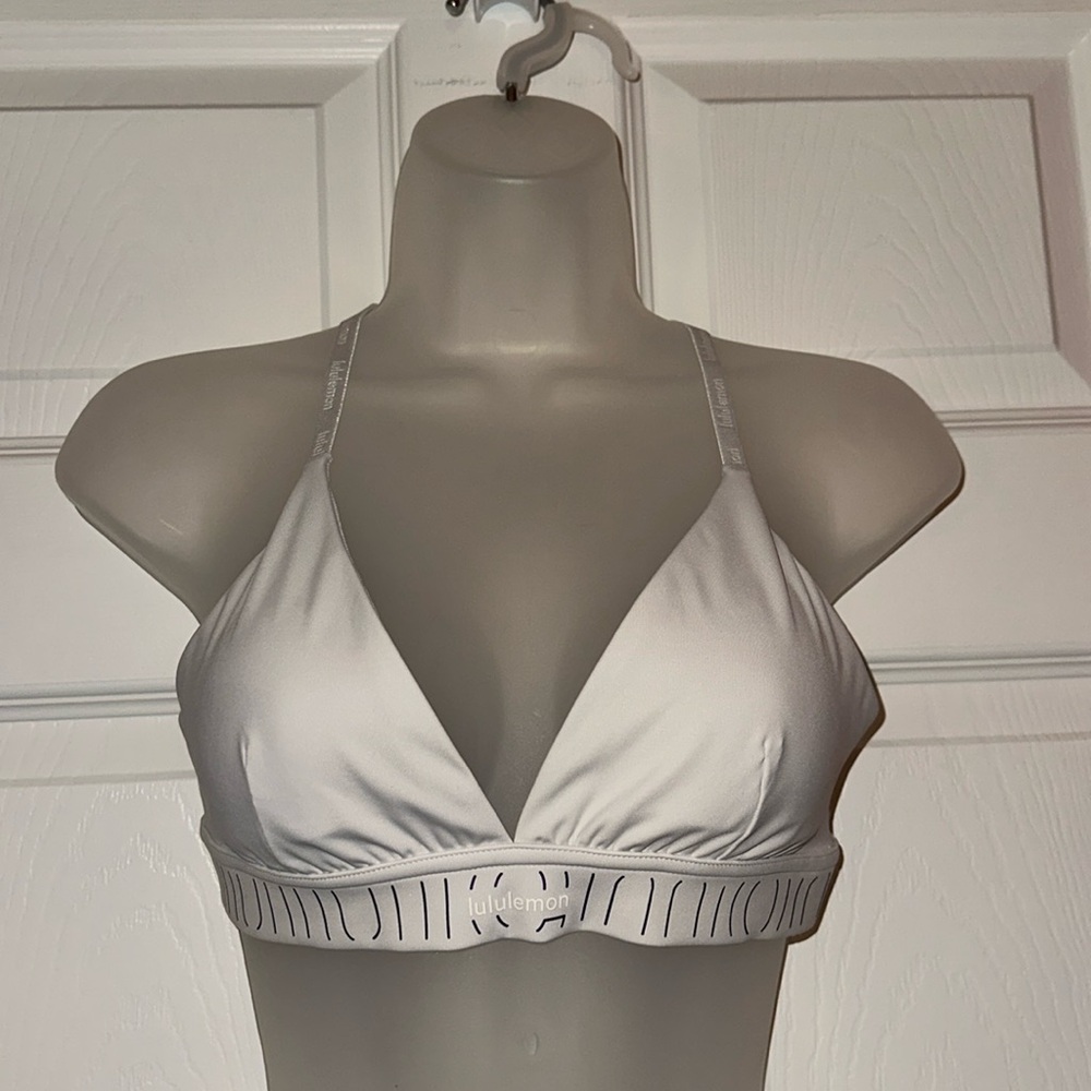 NWOT Lululemon ‘License to Train’ Sports Bra Size 8